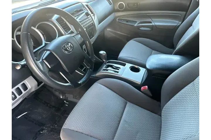 $18945 : Toyota Tacoma 2012 4x2 PreRu image 9