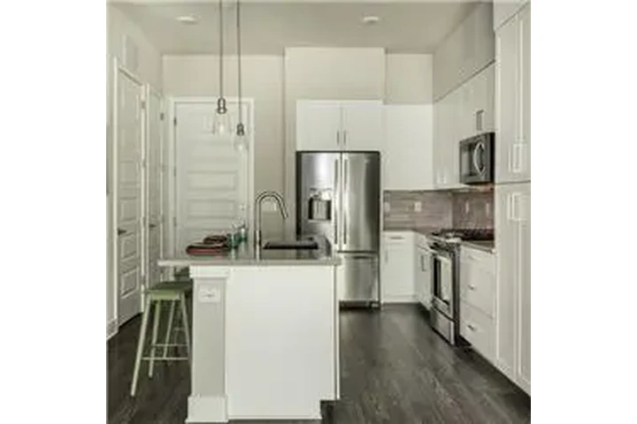 $1683 : Rental property with 0 bedro image 3