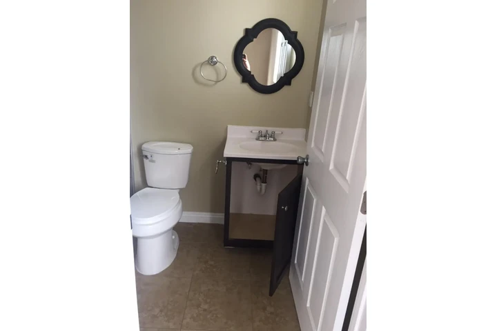 $1100 : Cuarto De Renta image 4