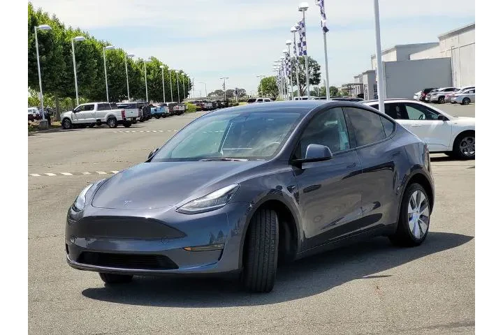 $37500 : Tesla Model Y 2023 AWD 4dr C image 8
