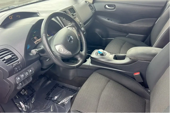 Nissan LEAF 2015 S 4dr Hatch image 9