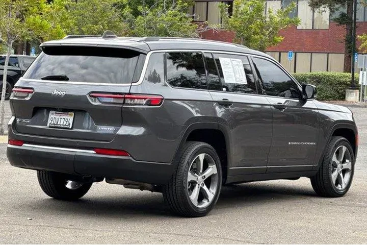 $31789 : Jeep Grand Cherokee L 2023 4 image 3