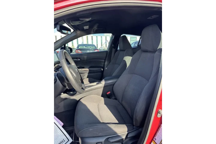 $11500 : 2018 C-HR XLE Premium image 8