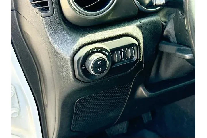 $31988 : Jeep Gladiator 2021 4x4 Over image 10