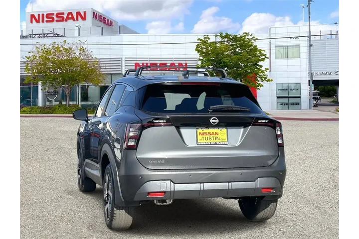 $26860 : Nissan Kicks 2026 SV 4dr Cro image 3