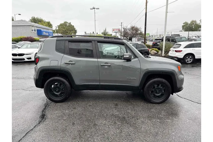 $16910 : 2021 Renegade Limited image 6