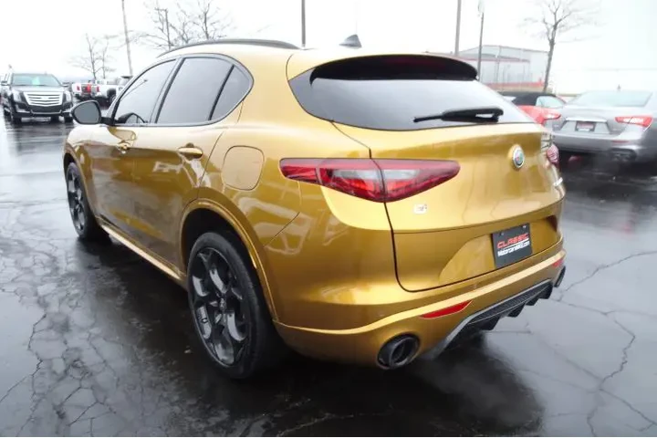 $22995 : 2022 Alfa Romeo Stelvio Veloce image 9