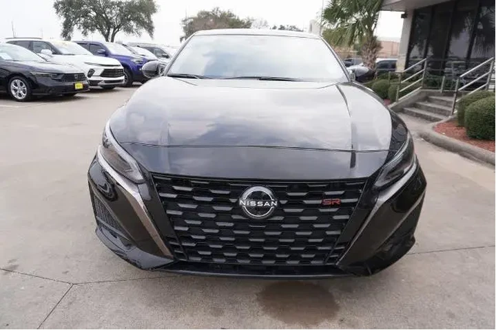 $23488 : Nissan Altima 2023 2.5 SR 4d image 2
