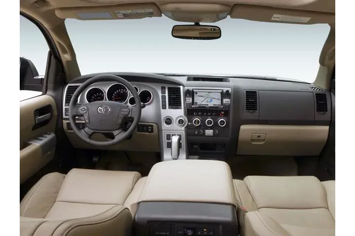 $12037 : Toyota Sequoia 2008 4x4 Limi image 4