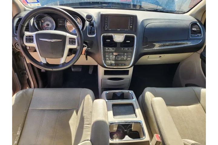 $7995 : 2014 Town and Country image 5