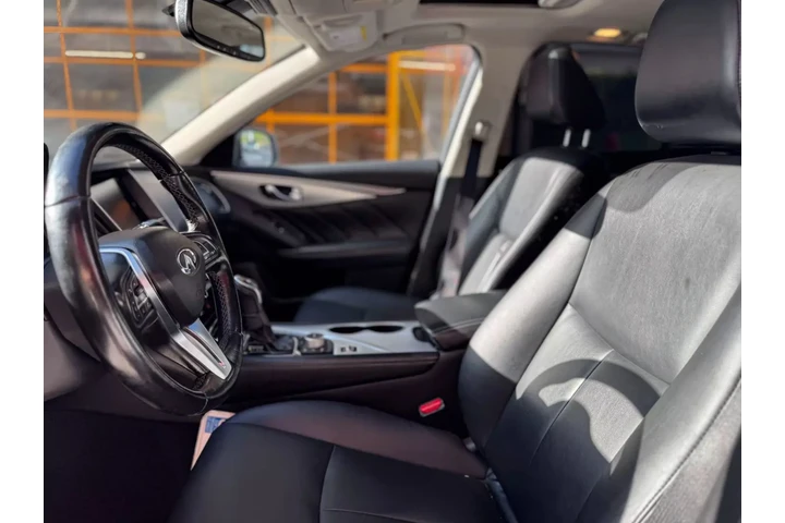 $17990 : 2020 INFINITI Q50 image 10