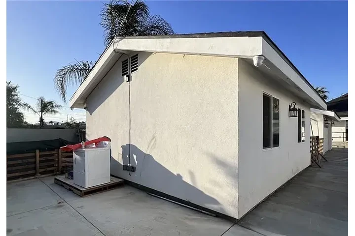 $1150 : Newly 1bd 1ba @ Riverside. image 6