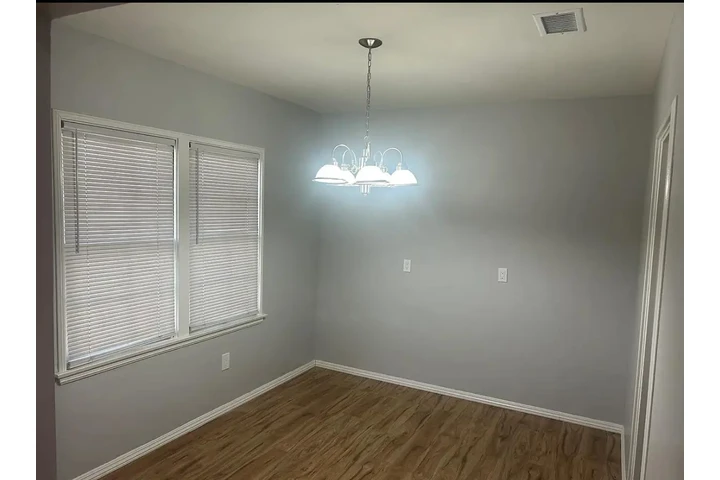 $2750 : Beautiful Single Family Home image 2
