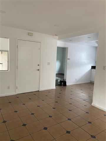 $2800 : NORTH HOLLYWOOD APT. DE 3 RECS image 3