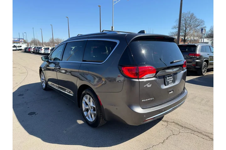 $11450 : 2018 Pacifica Touring L image 4