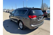 $11450 : 2018 Pacifica Touring L thumbnail