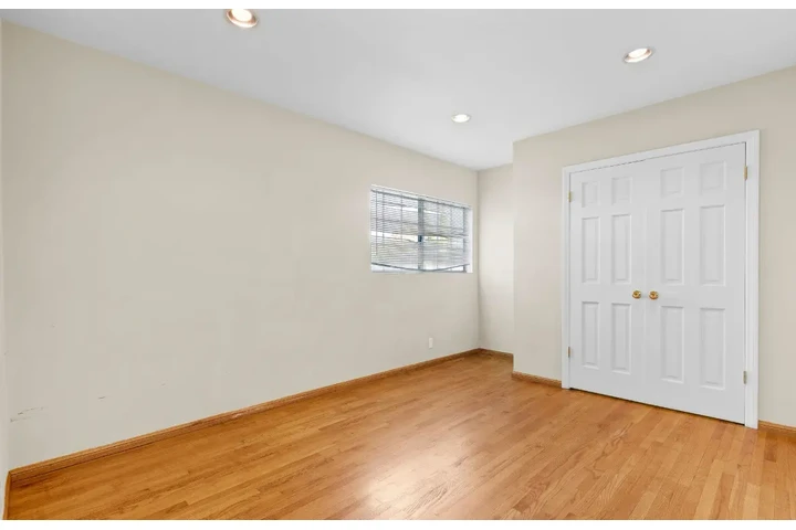 $2500 : 3 Bed 2 Bath  W Adams Blvd, LA image 6