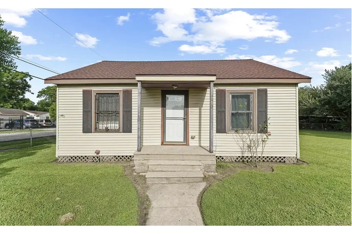 $980 : charm natural  hardwood Home image 1