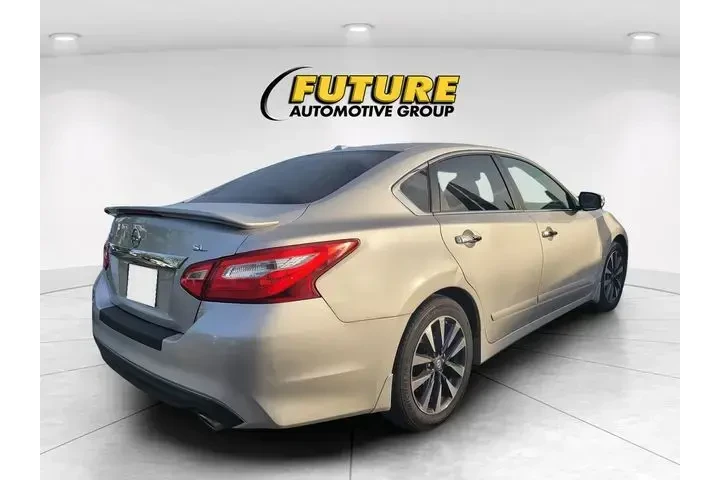 $18999 : Nissan Altima 2017 2.5 SR 4d image 3
