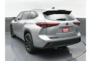 $33495 : Toyota Highlander 2023 LE 4d thumbnail