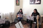 Clases de GUITARRA y BAJO en Quito