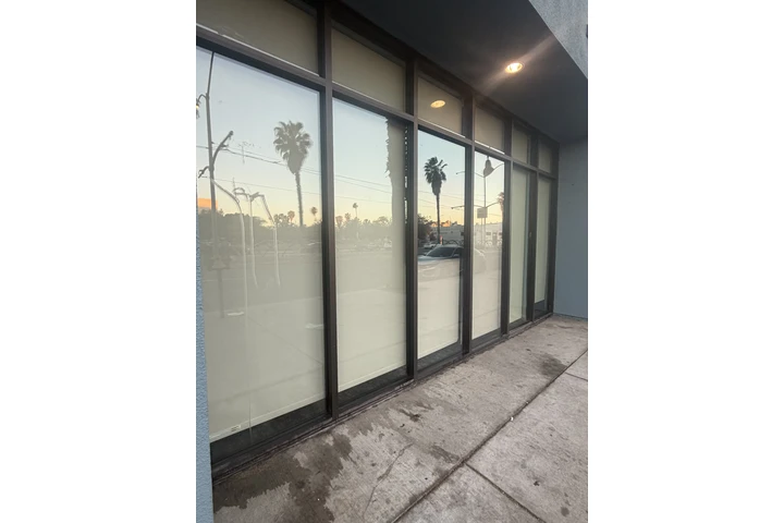 Limpieza de ventanas comercial image 6