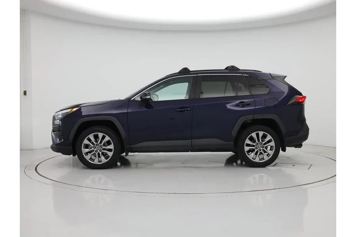$28998 : Toyota RAV4 2022 XLE Premium image 3
