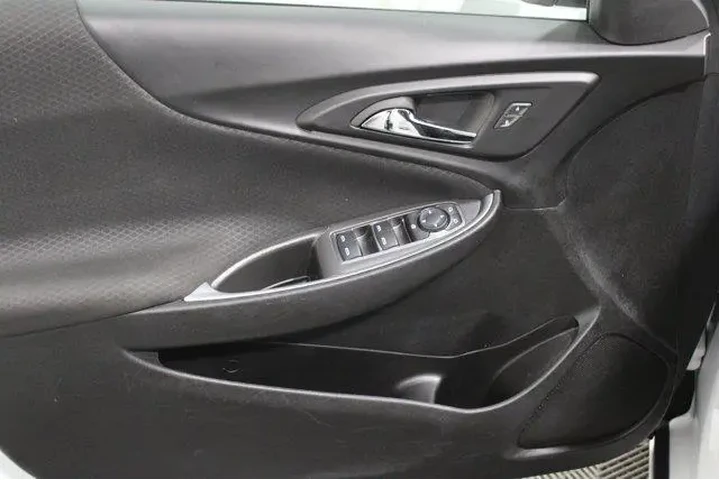 $21988 : Chevrolet Malibu 2024 LT 4dr image 3