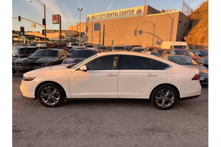 $24988 : Honda Accord 2023 EX 4dr Sed image 3