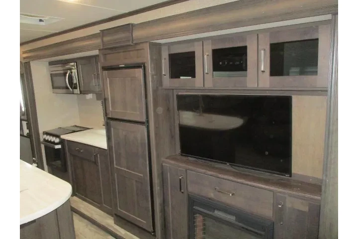 2021 Grand Design RV Reflecti image 10