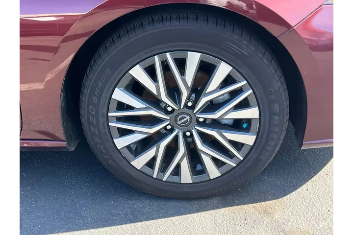 $18998 : Nissan Altima 2023 2.5 SV 4d image 10