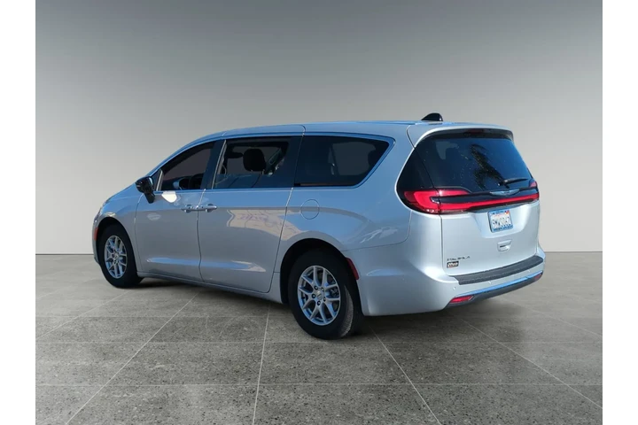 $32250 : Chrysler Pacifica 2024 Touri image 3