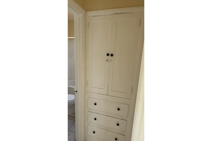 $1800 : One bedroom One bathroom 90280 image 8