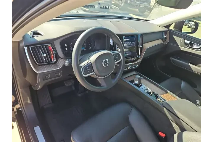 $28987 : Volvo XC60 2022 AWD B5 Momen image 10