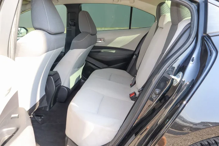 $16988 : 2021 Corolla LE image 8