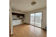 $750 : Rental property with 2 bedro thumbnail