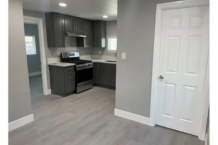 $1750 : Santa Ana, CA🈴RENTO CASA🈴 image 2