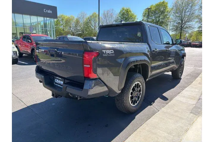 $39409 : Toyota Tacoma 2025 4x4 SR5 4 image 8