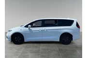 $32825 : Chrysler Pacifica Hybrid 202 thumbnail
