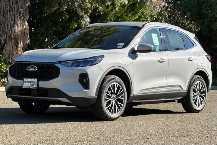 Ford Escape Plug-In Hybrid 2 image 7