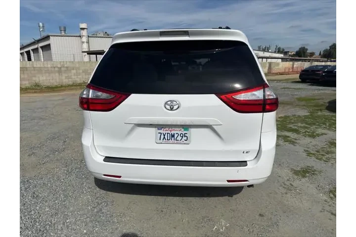 $12999 : Toyota Sienna 2017 LE 7-Pass image 5