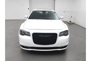 $25998 : Chrysler 300 2023 S V6 4dr S thumbnail