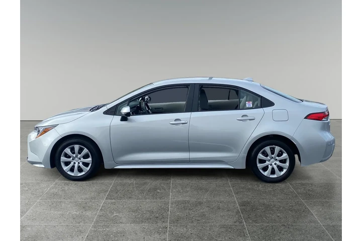 $26281 : Toyota Corolla 2025 LE 4dr S image 2