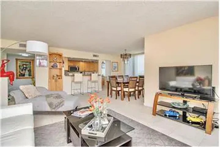 $4290 : Rental property with 3 bedro image 1