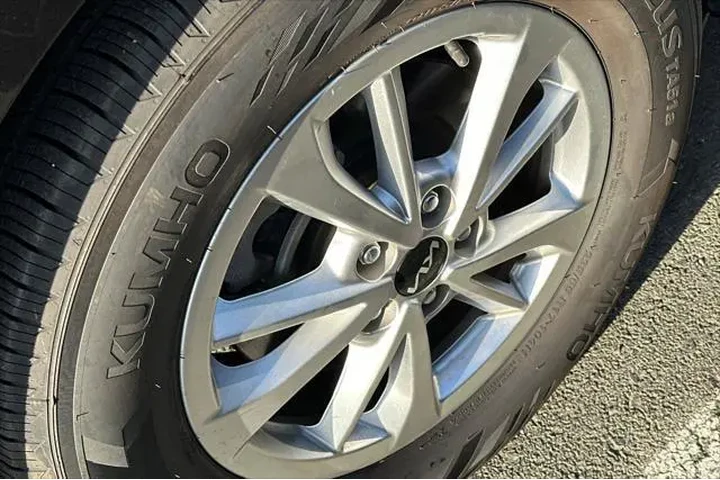 $26990 : Kia Carnival 2022 LX 4dr Min image 7