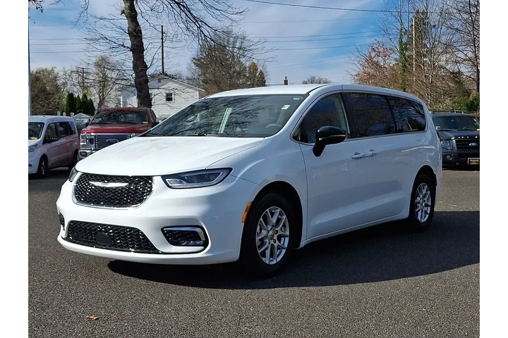 $27995 : Chrysler Pacifica 2024 Touri image 3