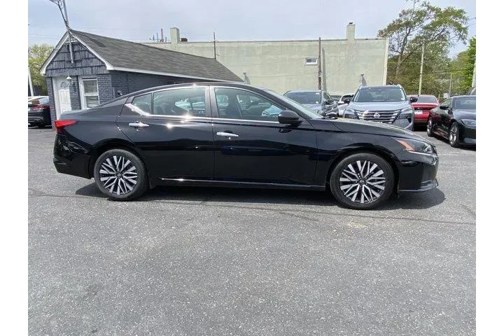 $17053 : Nissan Altima 2025 2.5 SV 4d image 3