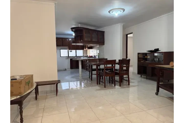 $135000 : VENDO 3 NIVEL EN ARROYO HONDO image 3