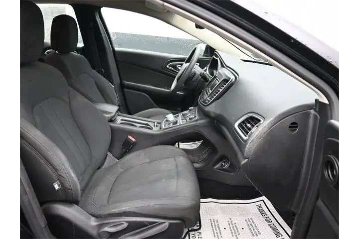 $10680 : Chrysler 200 2016 Limited 4d image 7