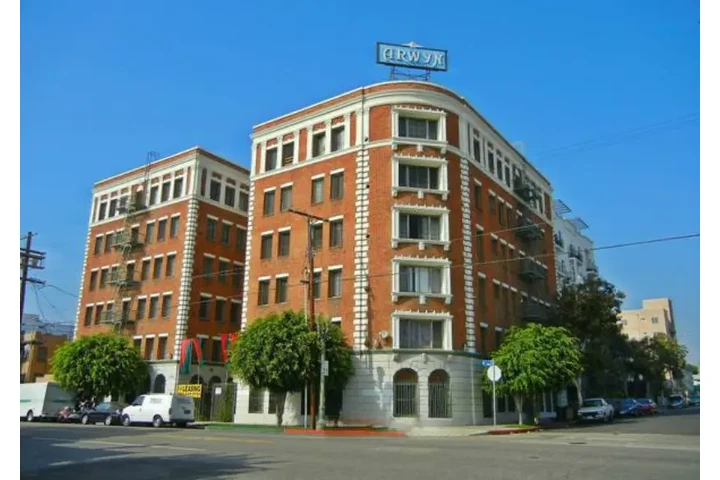 $1450 : 3835 W 8th St, LOS ANGELES, CA image 1